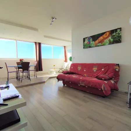6 Appartements Et 4 Adresses A Mi-Chemin Entre Le Vieux Port Et L Ile De Re Apartment