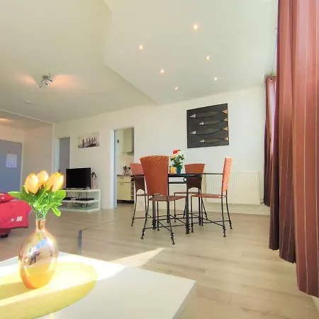 6 Appartements Et 4 Adresses A Mi-Chemin Entre Le Vieux Port Et L Ile De Re Apartment