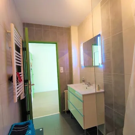 6 Appartements Et 4 Adresses A Mi-Chemin Entre Le Vieux Port Et L Ile De Re * La Rochelle (Charente-Maritime)