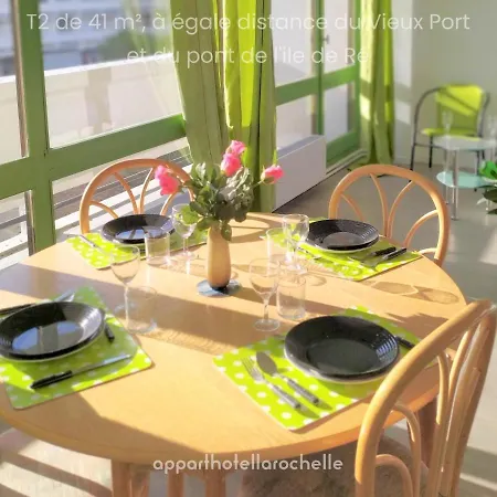6 Appartements Et 4 Adresses A Mi-Chemin Entre Le Vieux Port Et L Ile De Re La Rochelle (Charente-Maritime)