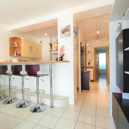 6 Appartements Et 4 Adresses A Mi-Chemin Entre Le Vieux Port Et L Ile De Re Apartment La Rochelle (Charente-Maritime)
