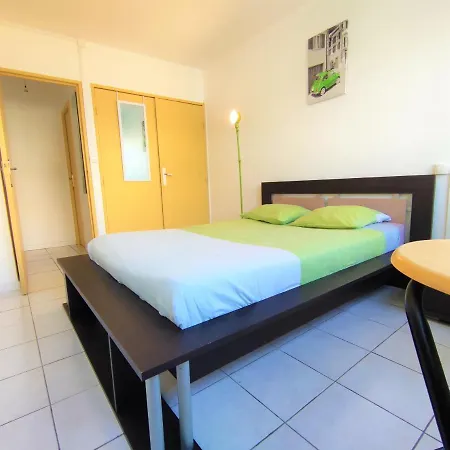 6 Appartements Et 4 Adresses A Mi-Chemin Entre Le Vieux Port Et L Ile De Re