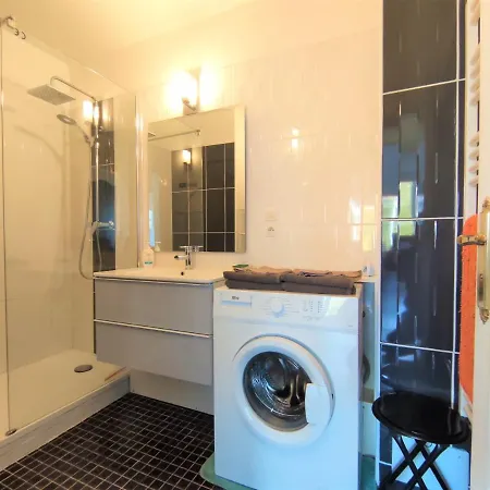 6 Appartements Et 4 Adresses A Mi-Chemin Entre Le Vieux Port Et L Ile De Re