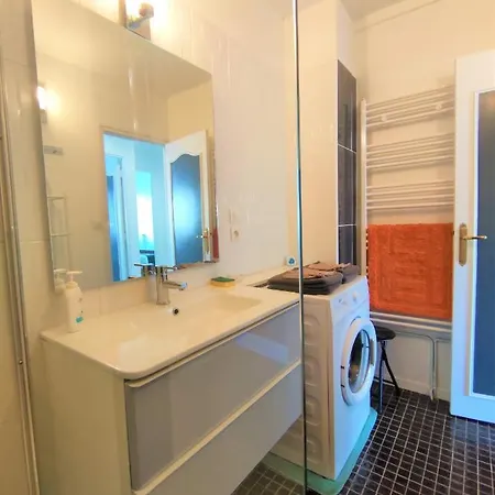 6 Appartements Et 4 Adresses A Mi-Chemin Entre Le Vieux Port Et L Ile De Re