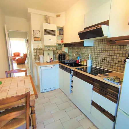 6 Appartements Et 4 Adresses A Mi-Chemin Entre Le Vieux Port Et L Ile De Re