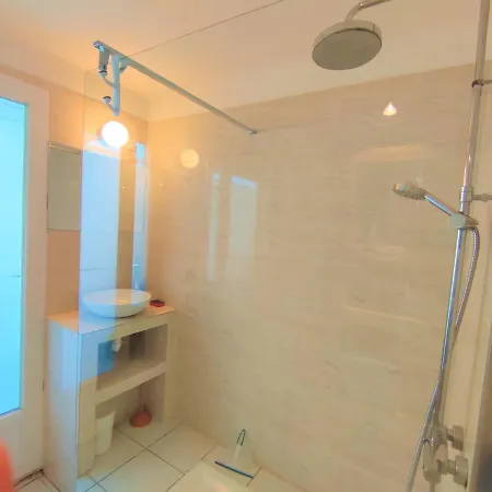 6 Appartements Et 4 Adresses A Mi-Chemin Entre Le Vieux Port Et L Ile De Re Apartment *