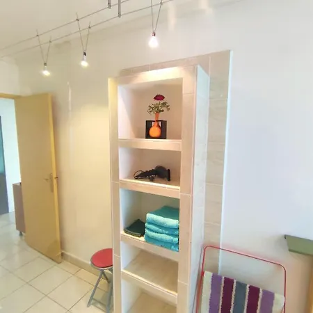 6 Appartements Et 4 Adresses A Mi-Chemin Entre Le Vieux Port Et L Ile De Re Apartment *