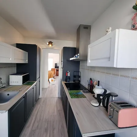 6 Appartements Et 4 Adresses A Mi-Chemin Entre Le Vieux Port Et L Ile De Re Apartment