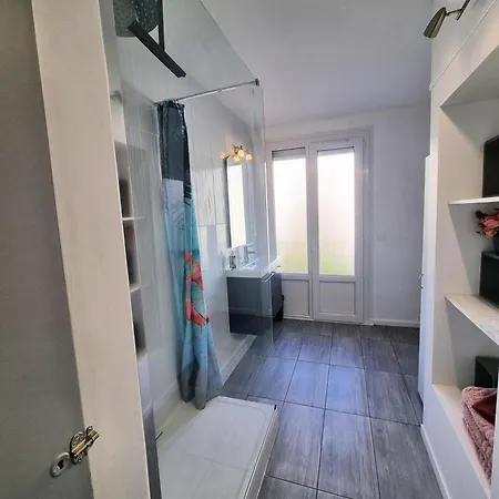 6 Appartements Et 4 Adresses A Mi-Chemin Entre Le Vieux Port Et L Ile De Re Apartment *