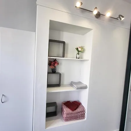 6 Appartements Et 4 Adresses A Mi-Chemin Entre Le Vieux Port Et L Ile De Re Apartment La Rochelle (Charente-Maritime)
