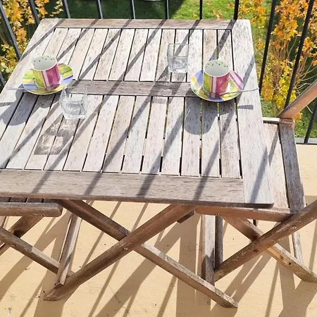 6 Appartements Et 4 Adresses A Mi-Chemin Entre Le Vieux Port Et L Ile De Re *